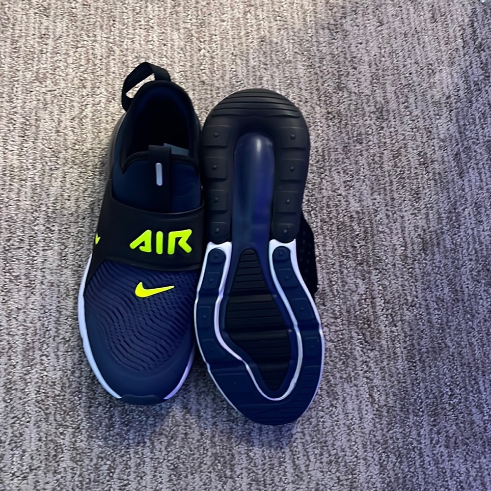 Nike air max size 6.5y in color way navy:neon yellow